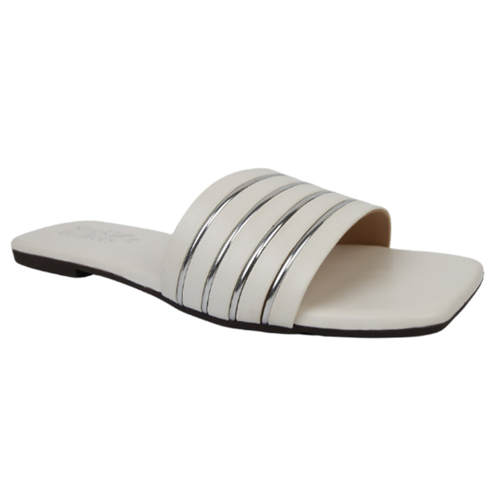 Flat slippers